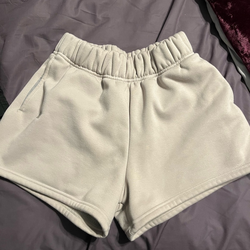 Kamo Fitness Cream/Beige Shorts